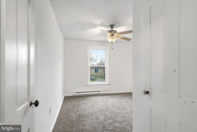 40 MABLE LN, Berkeley Springs, WV 25411