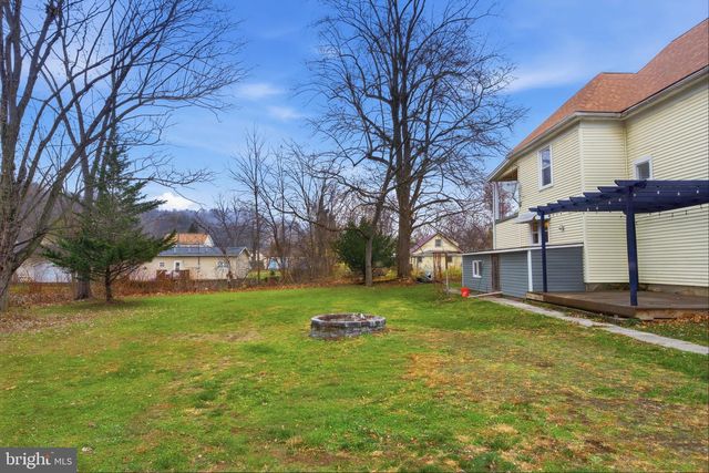 40 MABLE LN, Berkeley Springs, WV 25411