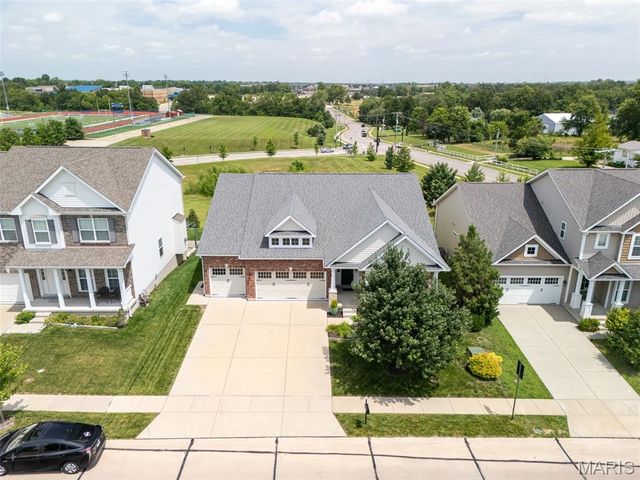 101 Countryshire Drive, Lake St Louis, MO 63367