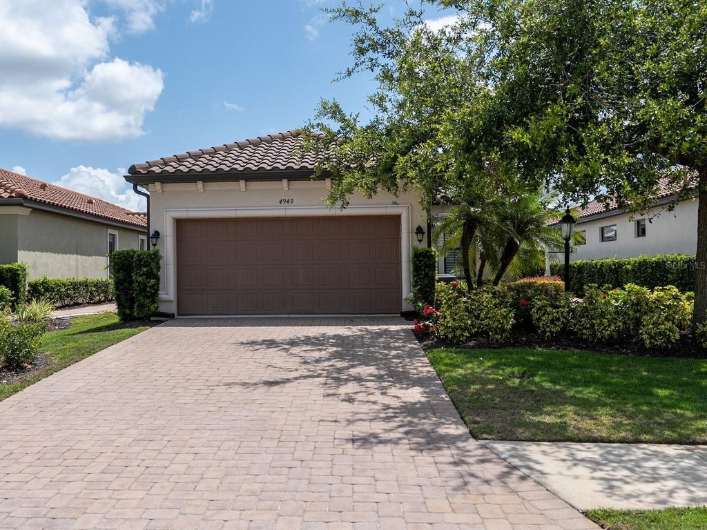 4949 SAVONA RUN, Bradenton, FL 34211
