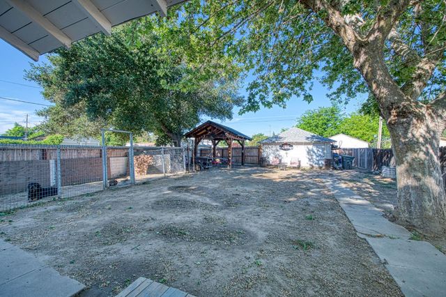 1601 19th Avenue, Kingsburg, CA 93631
