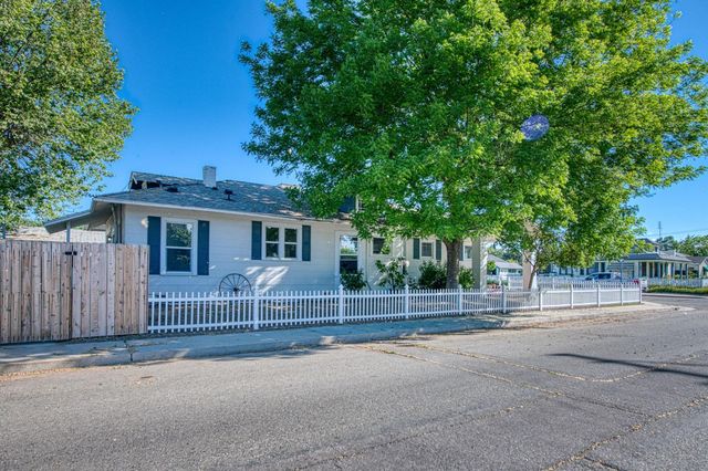 1601 19th Avenue, Kingsburg, CA 93631