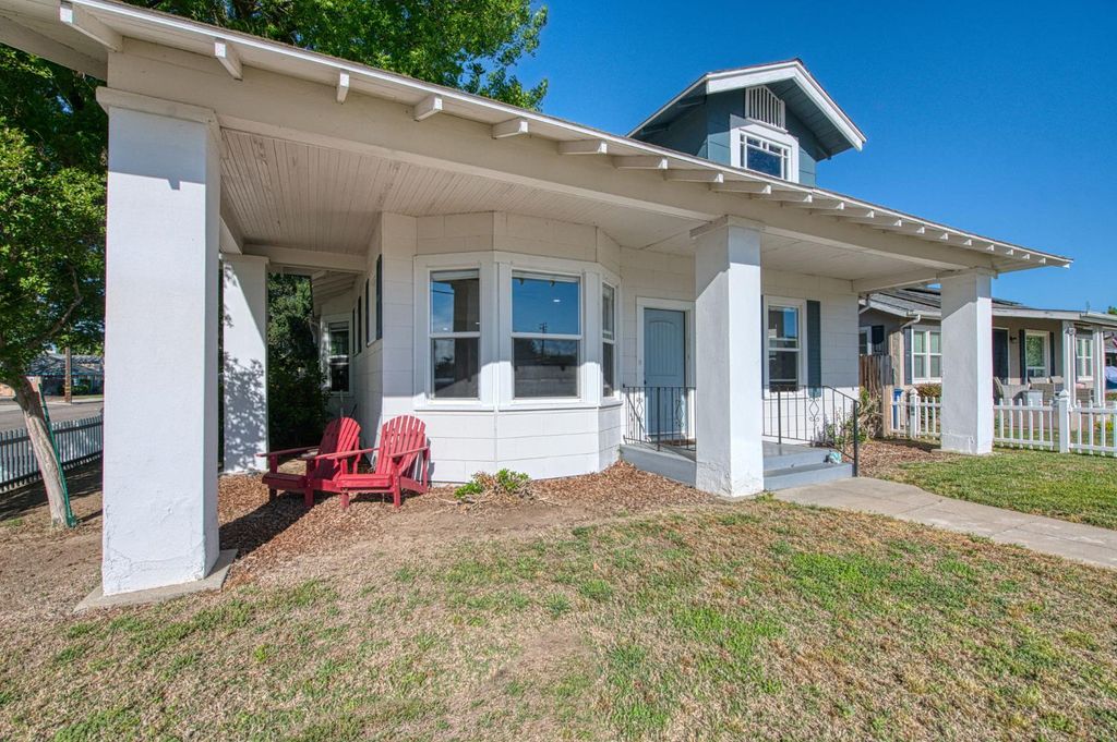 Image 2 of property listing at 1601 19th Avenue, Kingsburg, CA 93631