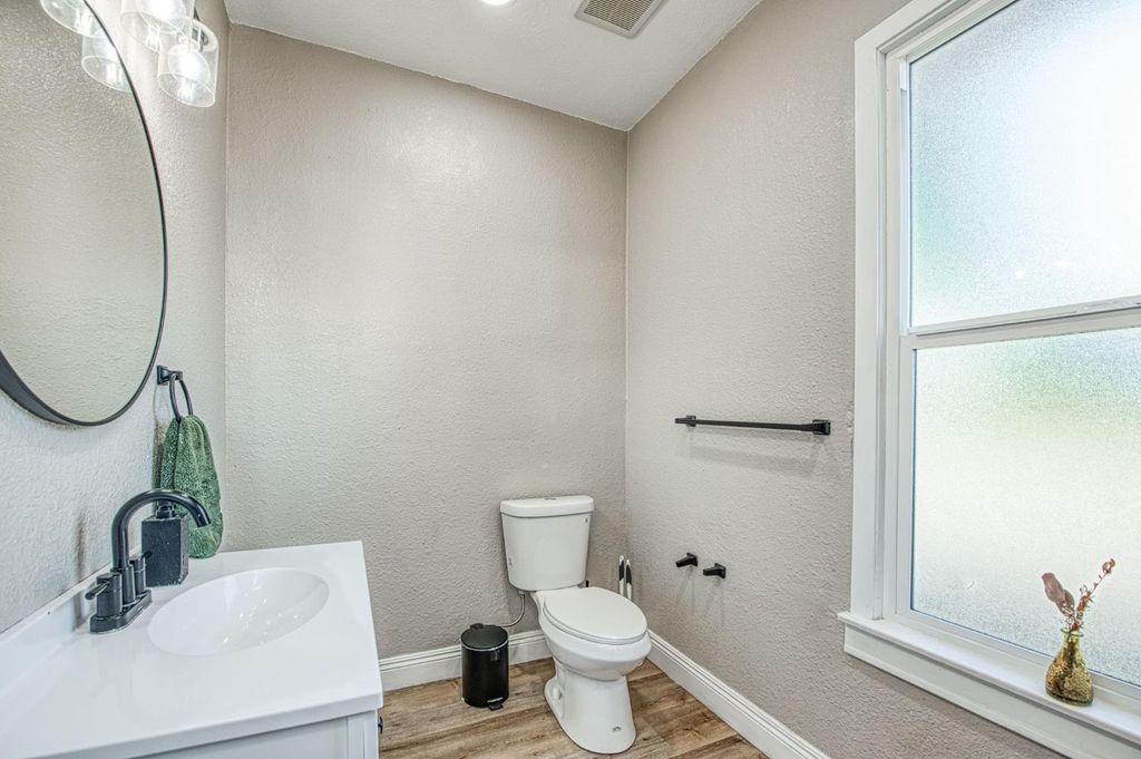 Image 29 of property listing at 1601 19th Avenue, Kingsburg, CA 93631