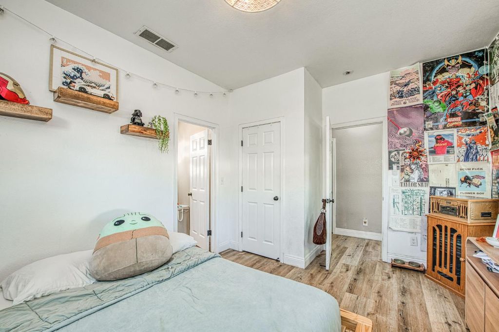 Image 32 of property listing at 1601 19th Avenue, Kingsburg, CA 93631