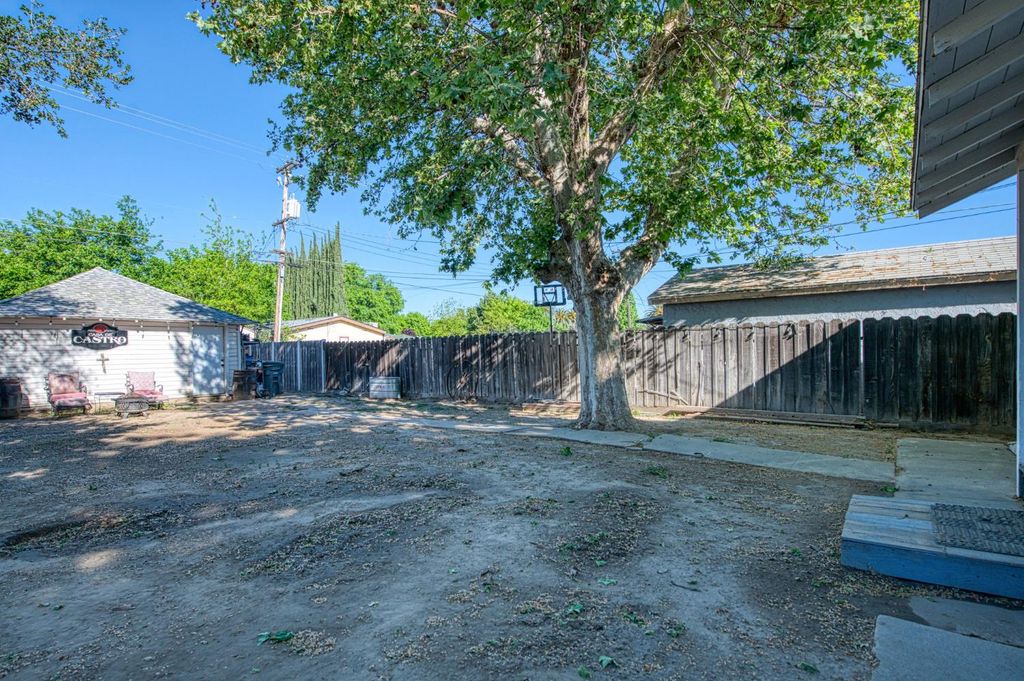 Image 36 of property listing at 1601 19th Avenue, Kingsburg, CA 93631