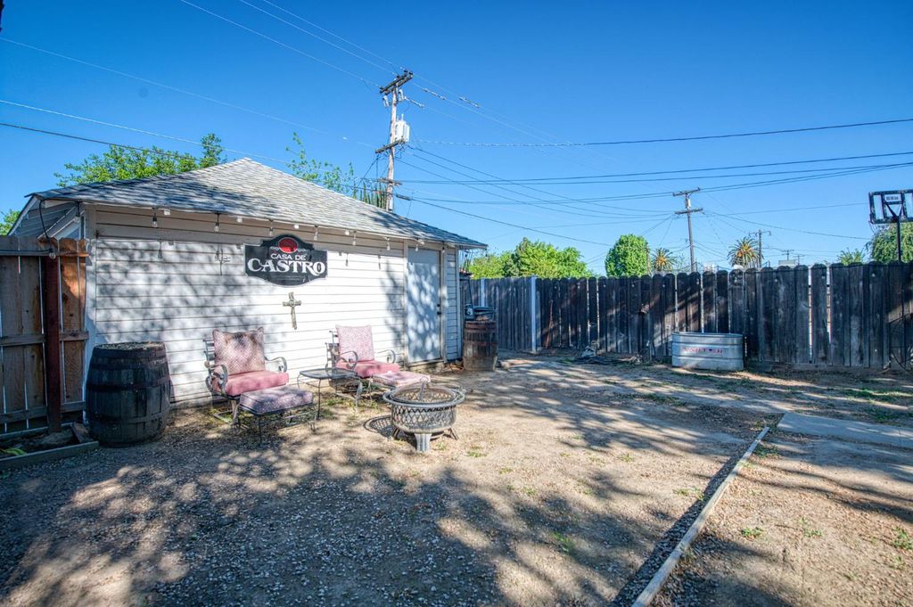 Image 37 of property listing at 1601 19th Avenue, Kingsburg, CA 93631