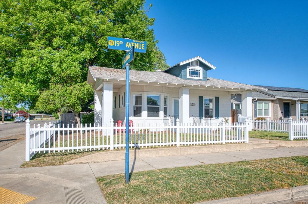 Image 6 of property listing at 1601 19th Avenue, Kingsburg, CA 93631