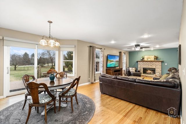 2303 Fox Bluff Lane, Spring Grove, IL 60081