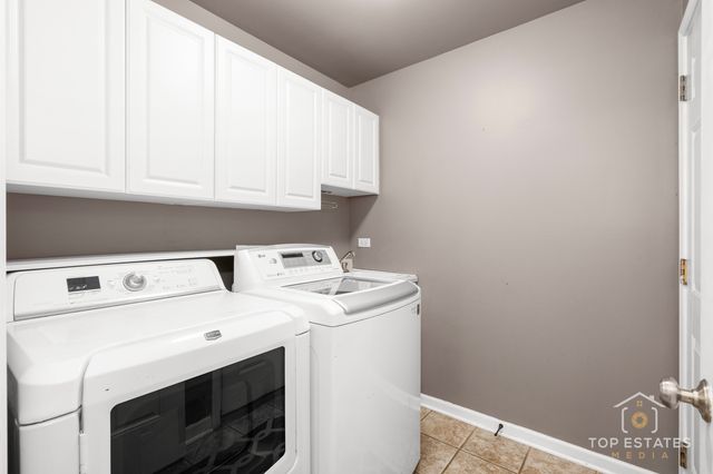 2303 Fox Bluff Lane, Spring Grove, IL 60081