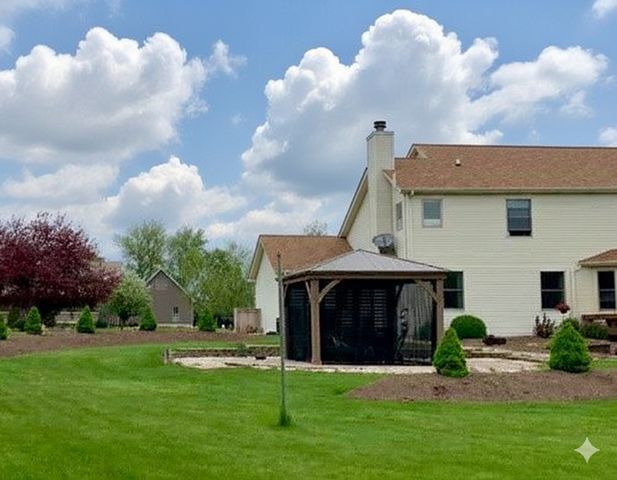 2303 Fox Bluff Lane, Spring Grove, IL 60081