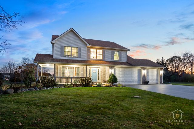 2303 Fox Bluff Lane, Spring Grove, IL 60081