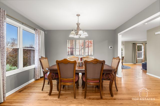 2303 Fox Bluff Lane, Spring Grove, IL 60081