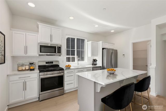 861 5th Place NE, Issaquah, WA 98029