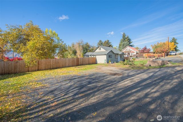 646 N Gale Place, East Wenatchee, WA 98802