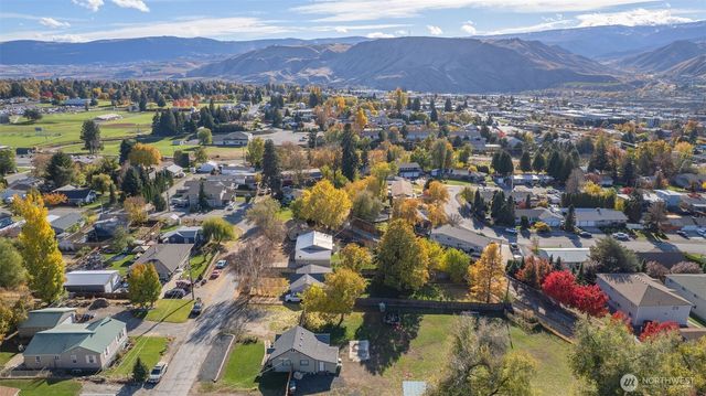 646 N Gale Place, East Wenatchee, WA 98802