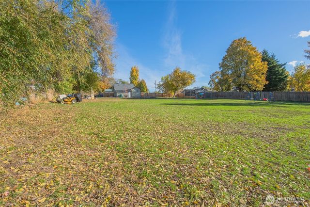 646 N Gale Place, East Wenatchee, WA 98802