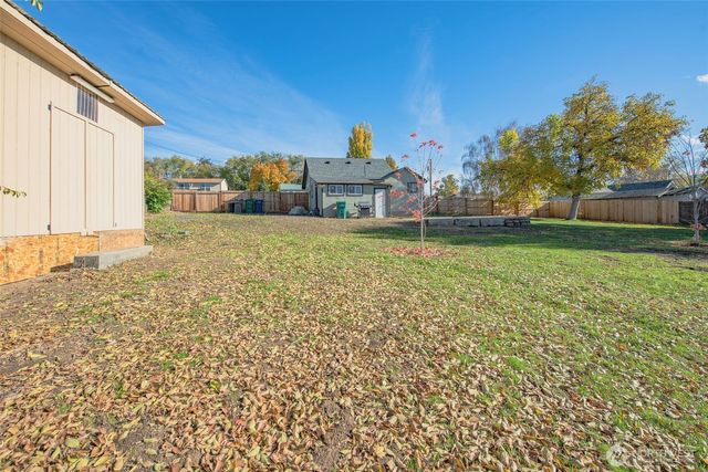 646 N Gale Place, East Wenatchee, WA 98802