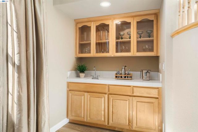 1635 Embassy Cir, Livermore, CA 94550