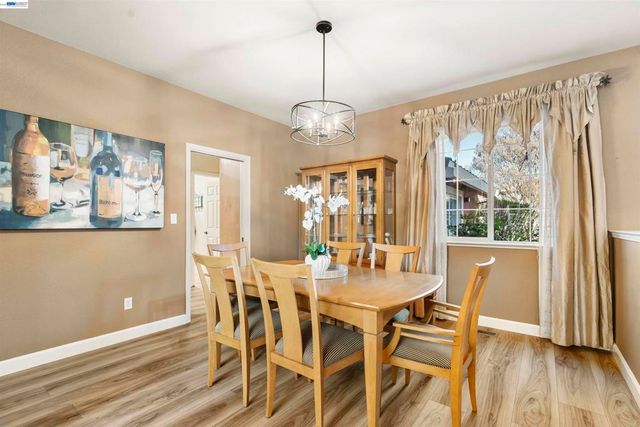 1635 Embassy Cir, Livermore, CA 94550