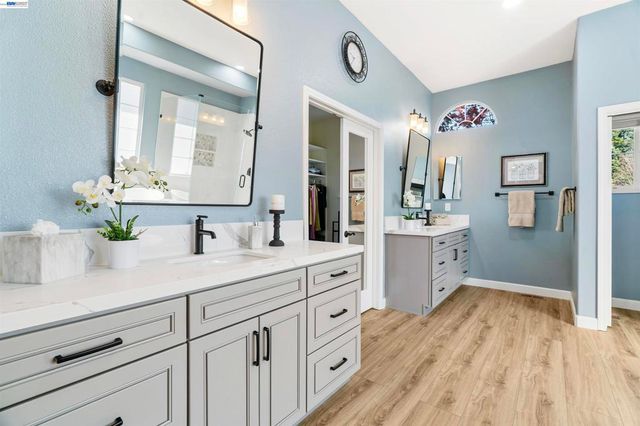 1635 Embassy Cir, Livermore, CA 94550