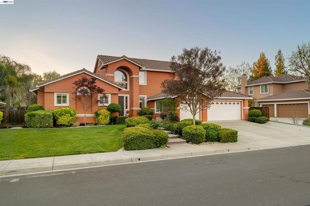 1635 Embassy Cir, Livermore, CA 94550