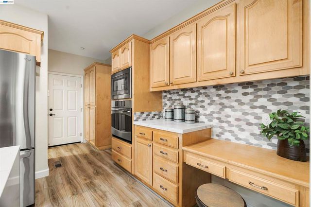 1635 Embassy Cir, Livermore, CA 94550