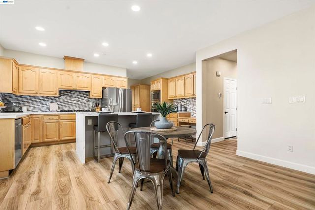 1635 Embassy Cir, Livermore, CA 94550