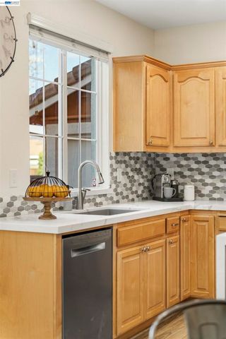 1635 Embassy Cir, Livermore, CA 94550