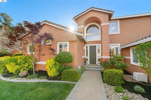 1635 Embassy Cir, Livermore, CA 94550