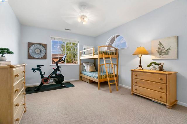 1635 Embassy Cir, Livermore, CA 94550