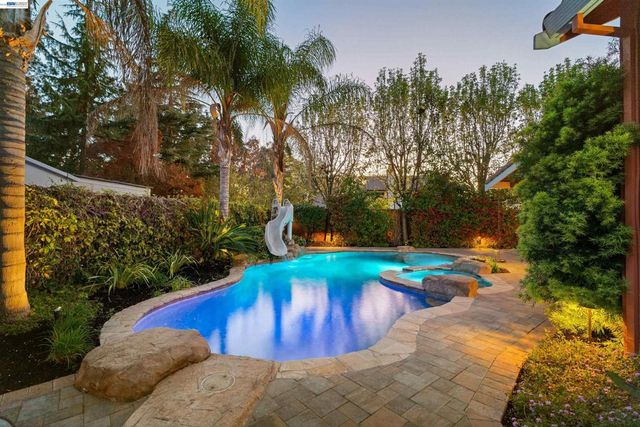 1635 Embassy Cir, Livermore, CA 94550