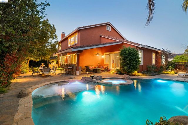 1635 Embassy Cir, Livermore, CA 94550