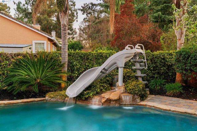 1635 Embassy Cir, Livermore, CA 94550