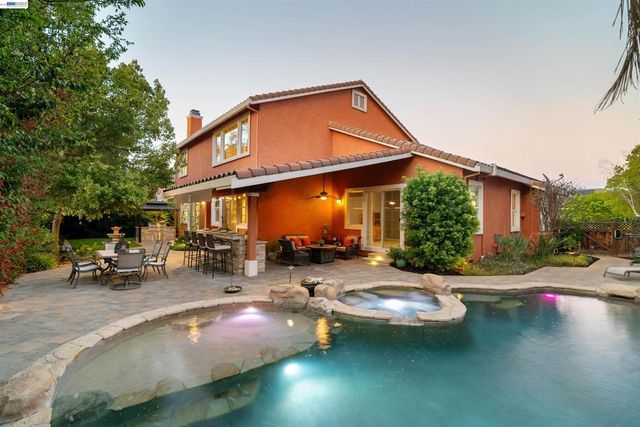 1635 Embassy Cir, Livermore, CA 94550