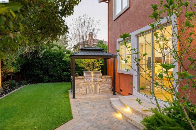 1635 Embassy Cir, Livermore, CA 94550