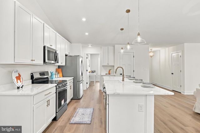 8425 SWAN WOODS RD, Rhoadesville, VA 22542