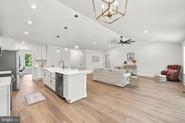 8425 SWAN WOODS RD, Rhoadesville, VA 22542