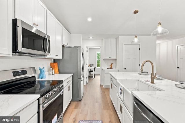 8425 SWAN WOODS RD, Rhoadesville, VA 22542