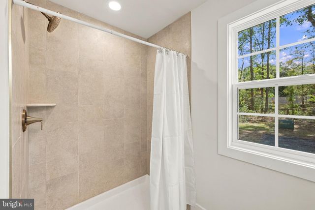 8425 SWAN WOODS RD, Rhoadesville, VA 22542