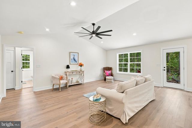 8425 SWAN WOODS RD, Rhoadesville, VA 22542