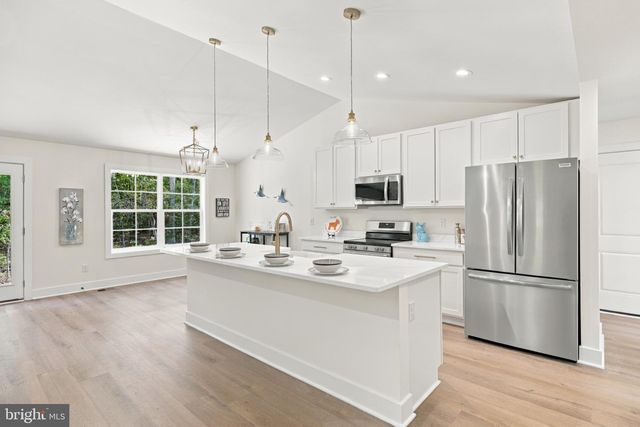 8425 SWAN WOODS RD, Rhoadesville, VA 22542