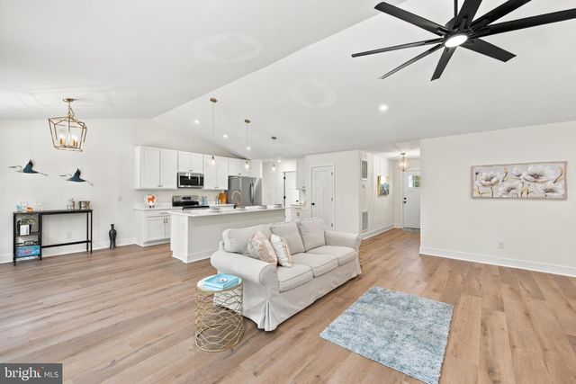 8425 SWAN WOODS RD, Rhoadesville, VA 22542