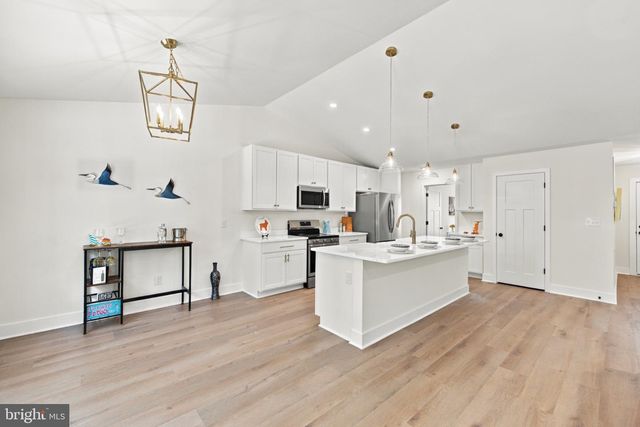 8425 SWAN WOODS RD, Rhoadesville, VA 22542