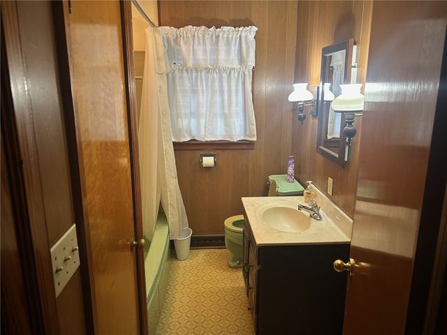 49 Haywood St, West Middlesex Boro, PA 16159