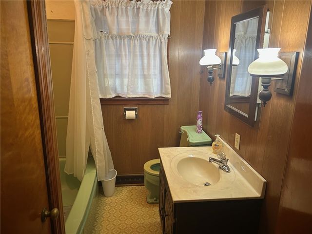 49 Haywood St, West Middlesex Boro, PA 16159