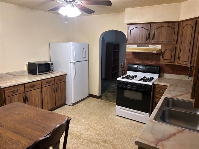 49 Haywood St, West Middlesex Boro, PA 16159