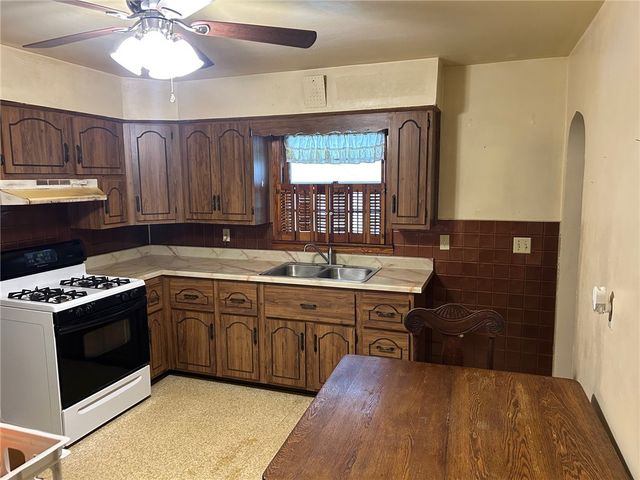 49 Haywood St, West Middlesex Boro, PA 16159