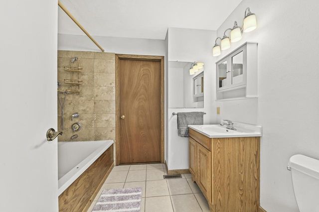 3640 E Northbrook BOULEVARD, Oak Creek, WI 53154