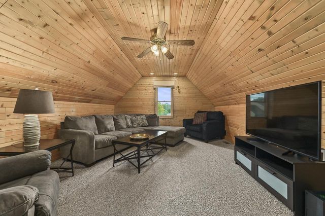 3640 E Northbrook BOULEVARD, Oak Creek, WI 53154